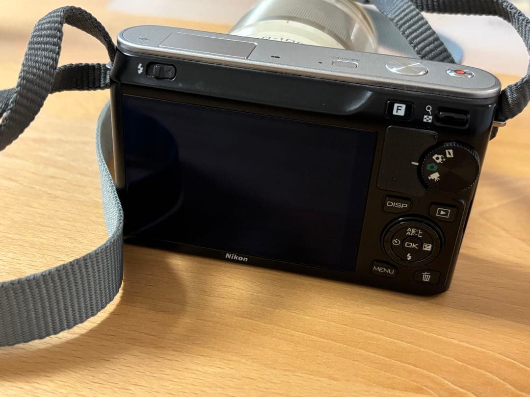 【美品】Nikon 1 J1 ミラーレスカメラ