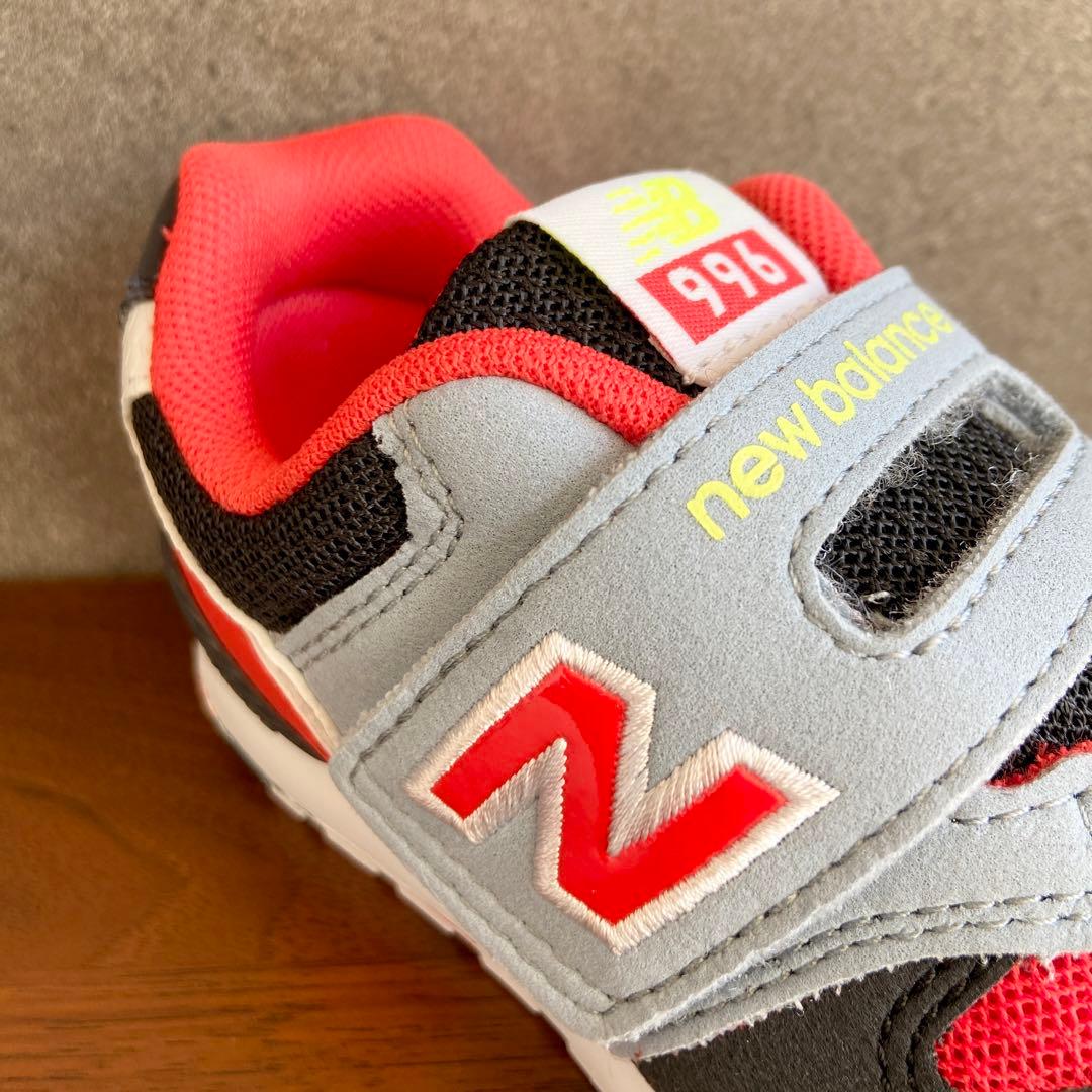 【新品】16.5センチ レッド×ブラック ニューバランス スニーカー キッズ