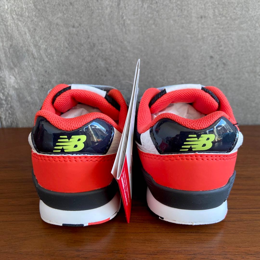 【新品】16.5センチ レッド×ブラック ニューバランス スニーカー キッズ