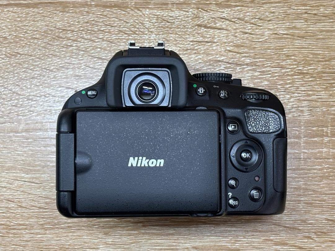 Nikon D5100 ダブルズームキット【ショット数 10,631回】
