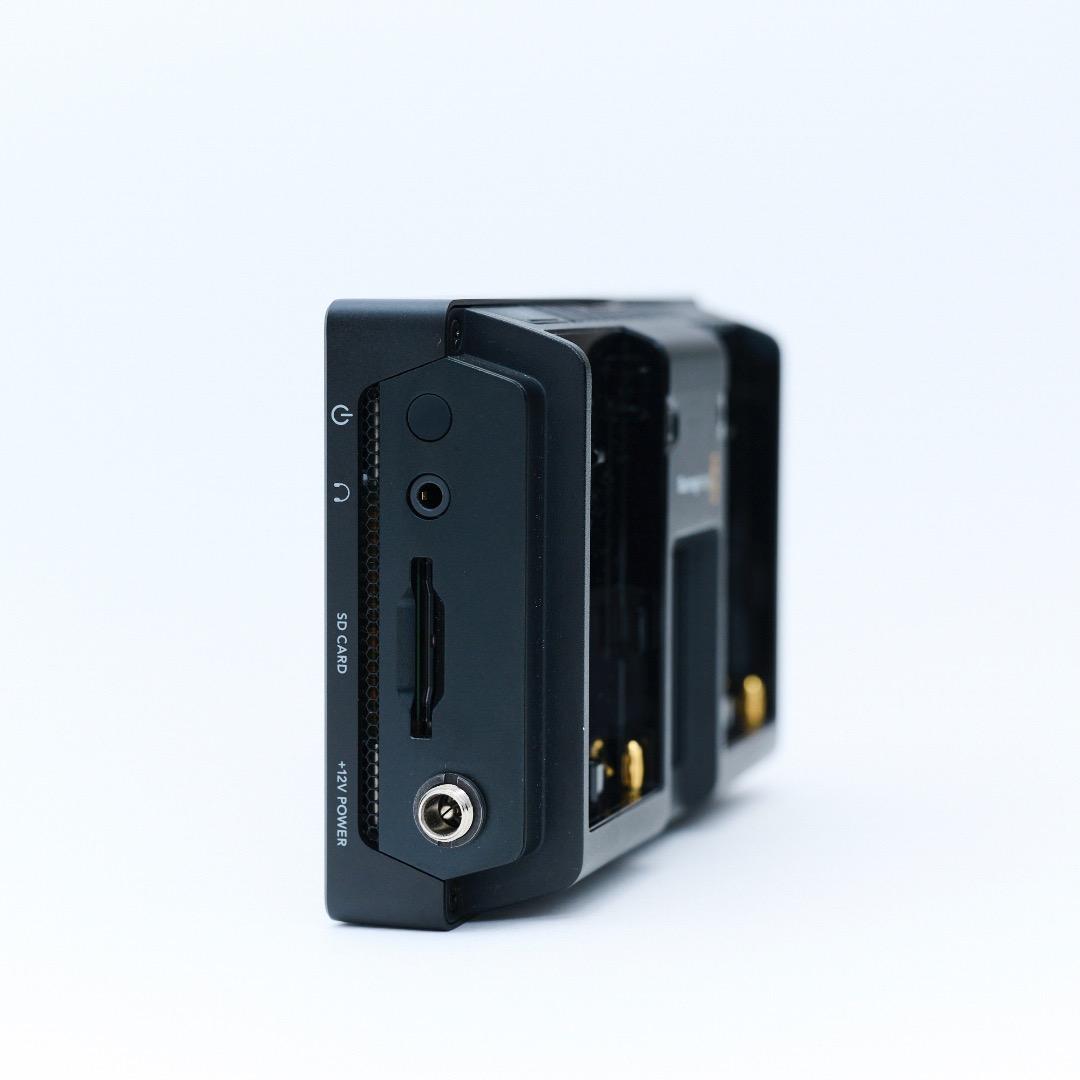 Blackmagic Video Assist 5” 12G HDR ケージ付