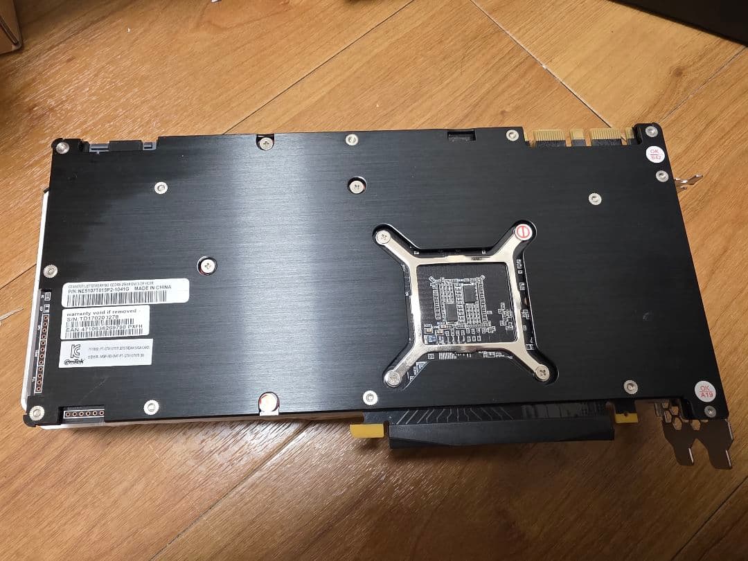 GIGABYTE GTX1070 Ti グラフィックカード