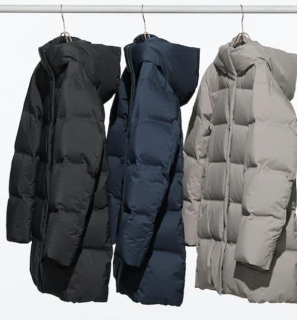 ユニクロシームレスダウンショートコート婦人用Mサイズ ブラック