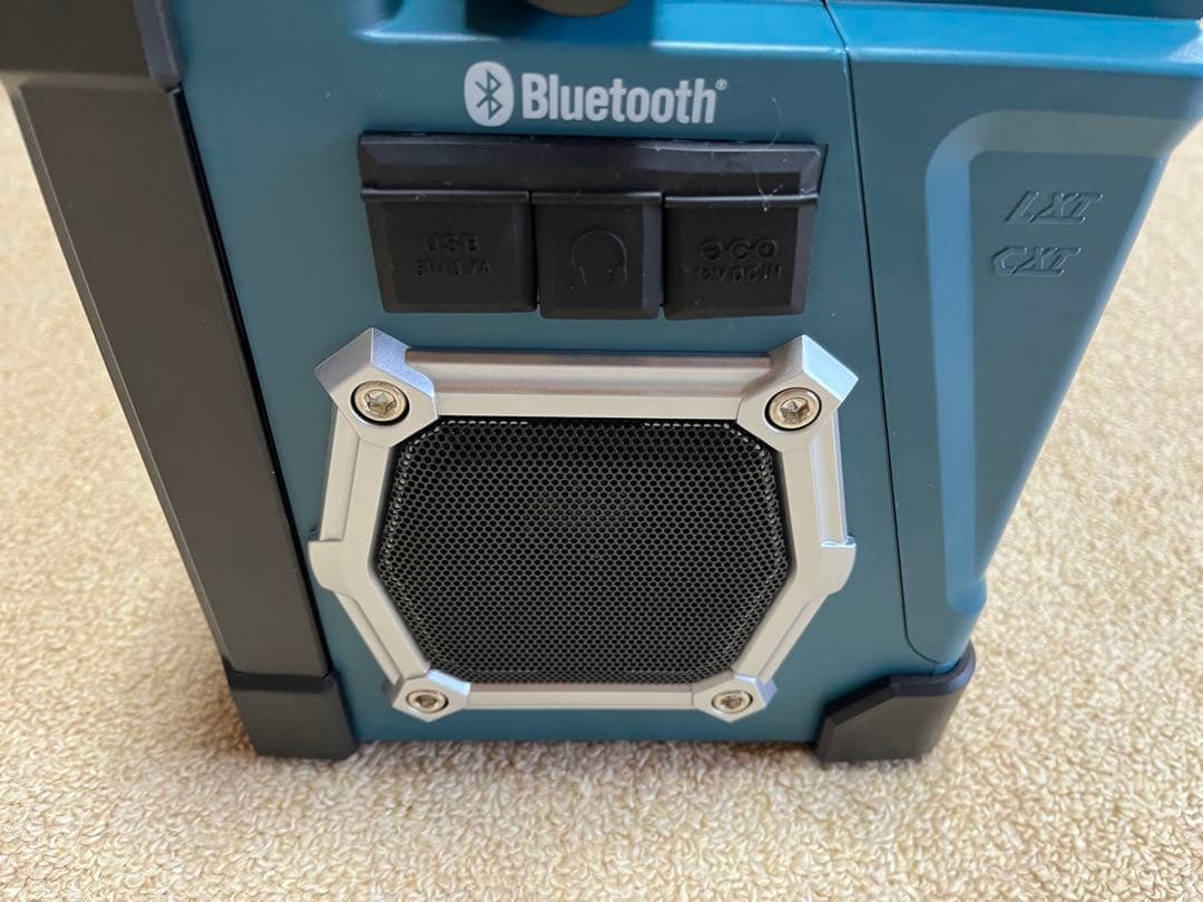 マキタ　電池式テレビ、ライト、電池、充電器