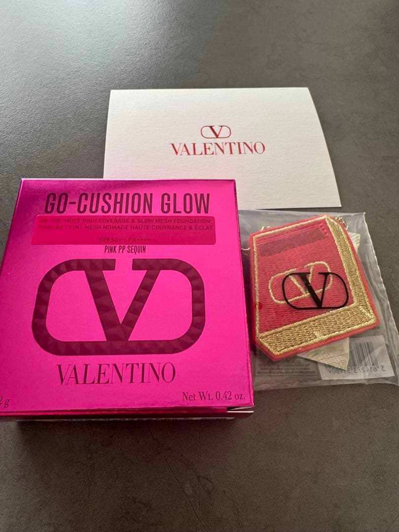 VALENTINO GOクッション グロウ　PINK PP シークイン新品　限定
