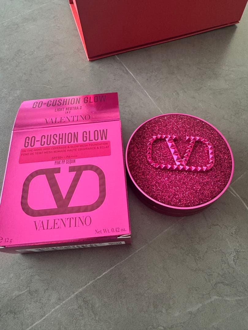 VALENTINO GOクッション グロウ　PINK PP シークイン新品　限定