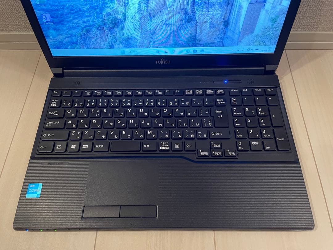 富士通 A5511/G i3-1125G4 8GB 256GB Office