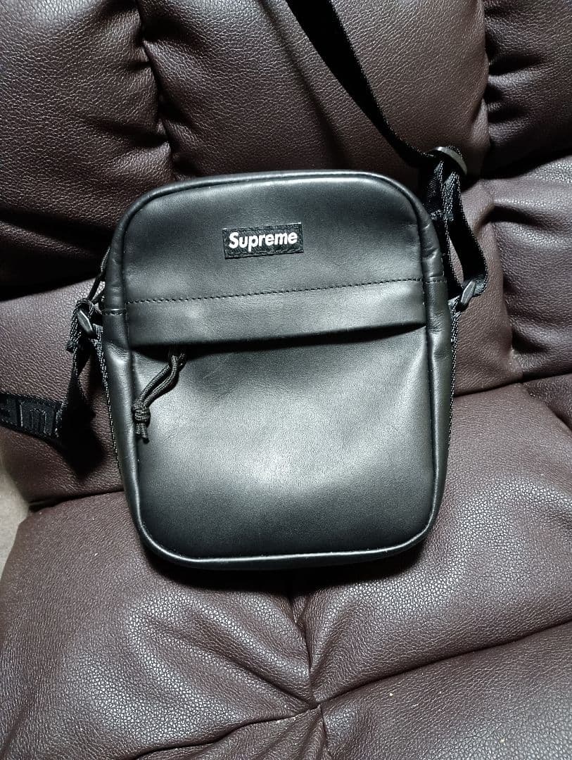 Supreme　23FW　レザーショルダーバッグ　ブラック