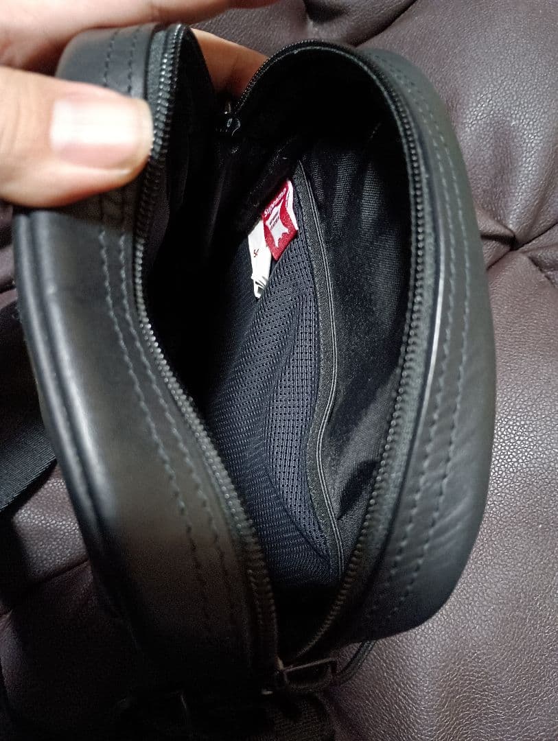 Supreme　23FW　レザーショルダーバッグ　ブラック