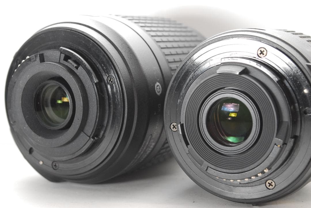 ショット数・使用感少なめ　Nikon D3300　スマホ転送　希少カラー　レッド