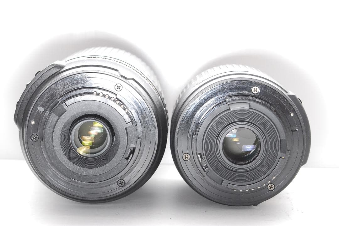 ショット数・使用感少なめ　Nikon D3300　スマホ転送　希少カラー　レッド