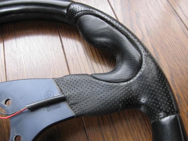 MOMO MARTINI RACING 　マルティニ　レーシング　バージョン