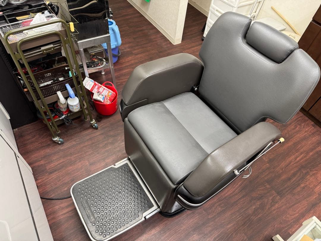 理容機器　中古　新明和理容椅子