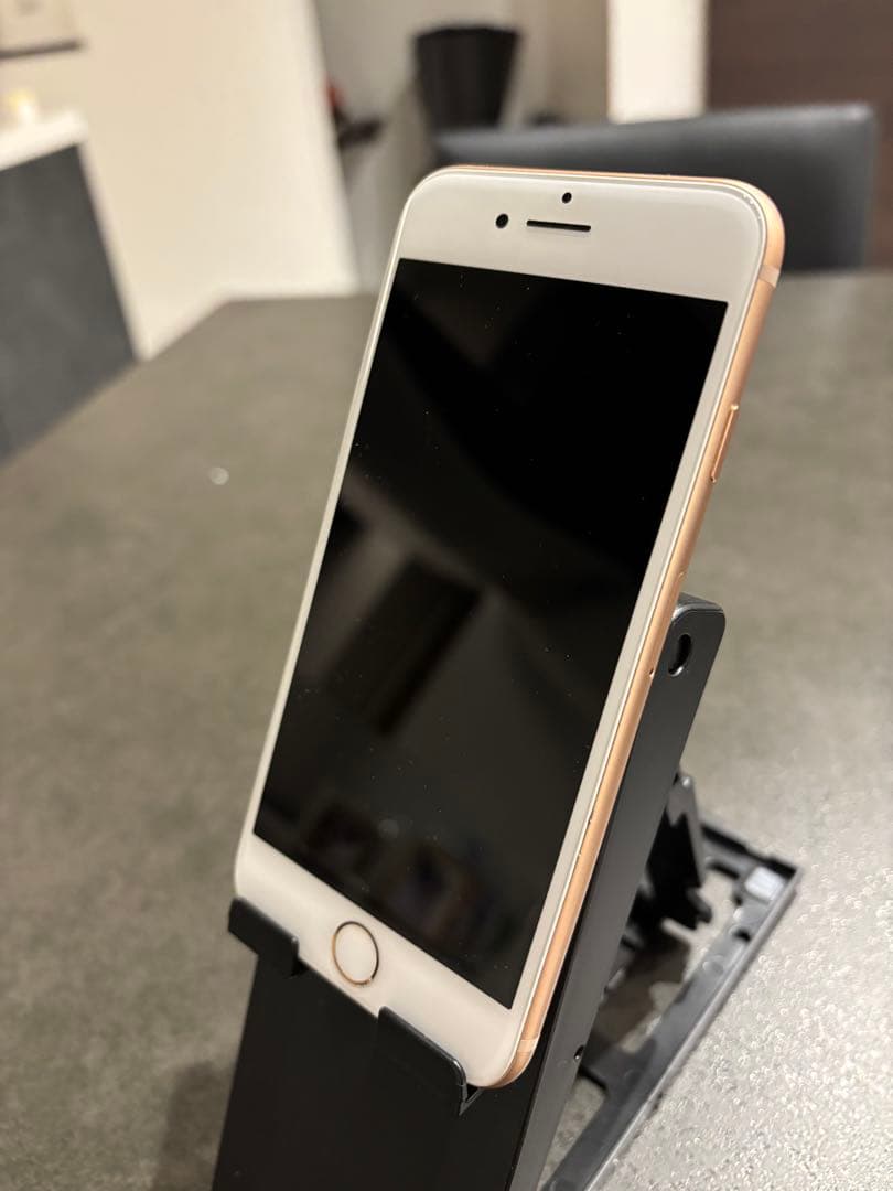 J*E様 iPhone 8 ゴールド 本体 極美品