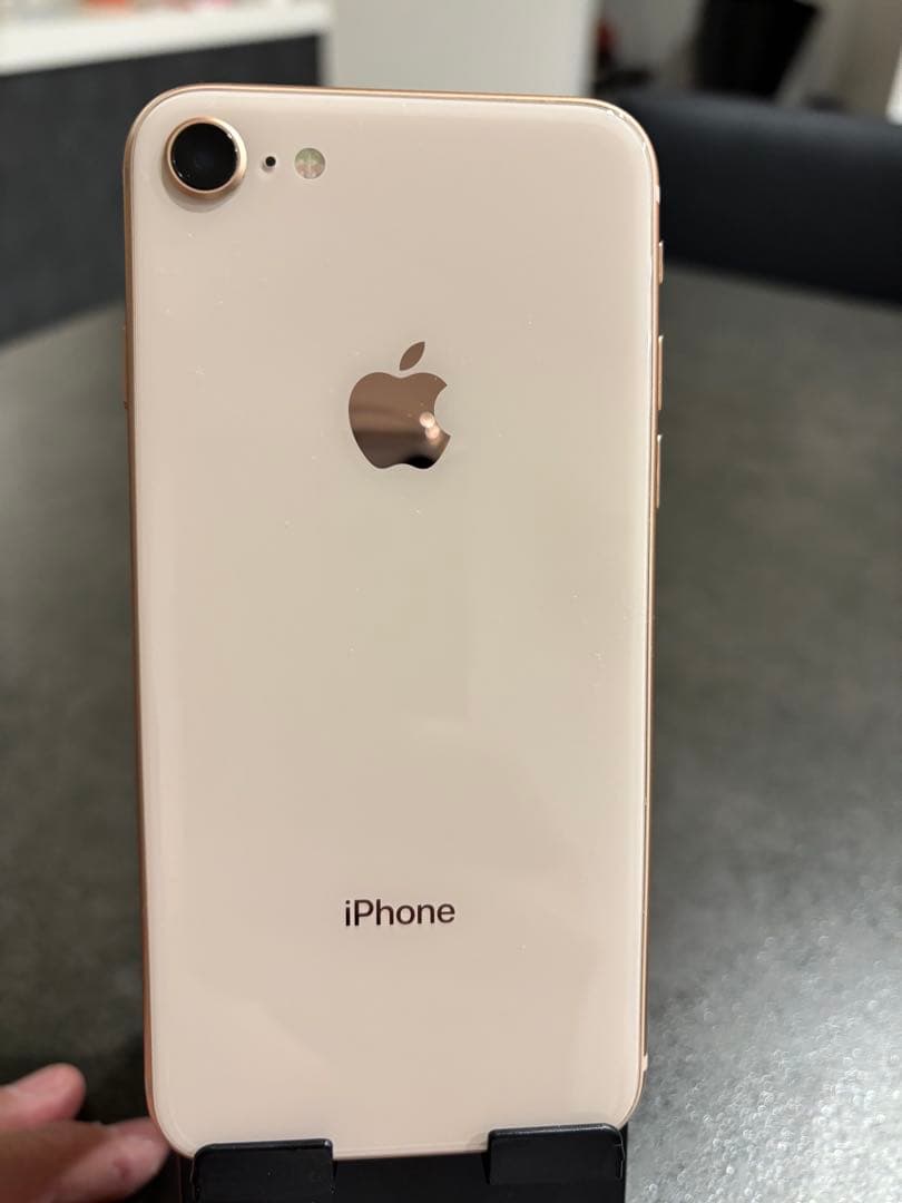 J*E様 iPhone 8 ゴールド 本体 極美品