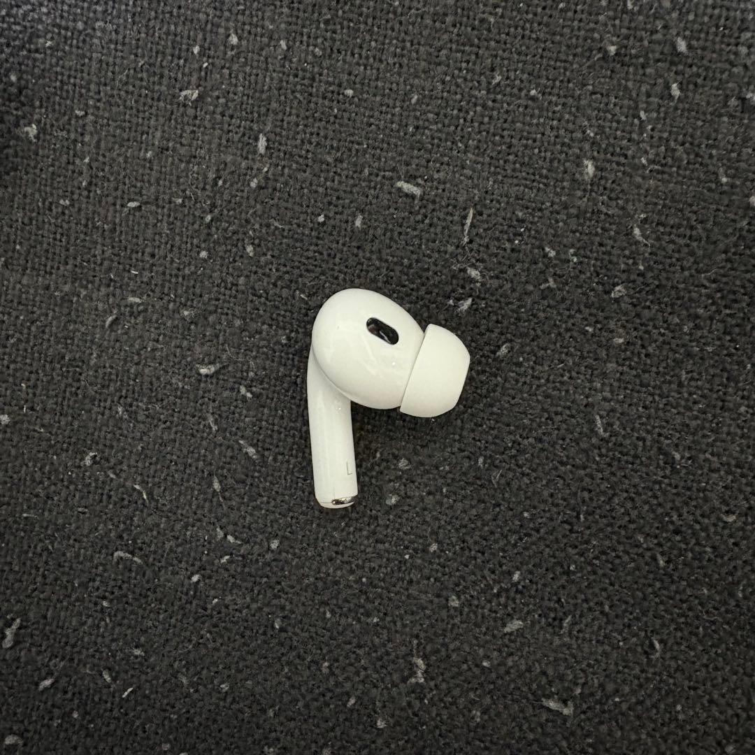 AirPods pro 2 本体 ホワイト 充電ケース付き　左耳のみ