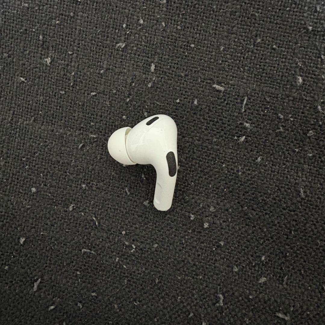 AirPods pro 2 本体 ホワイト 充電ケース付き　左耳のみ