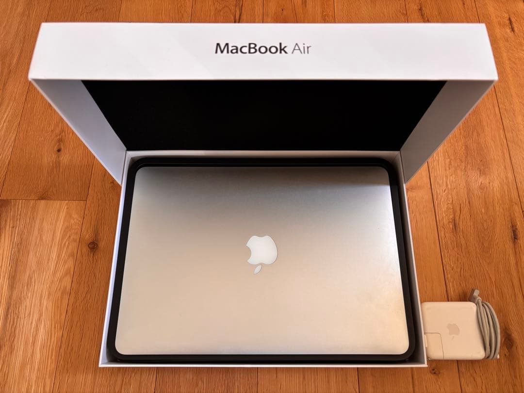 【美品】MacBook Air 13インチ Mid 2012 / 初期化済み