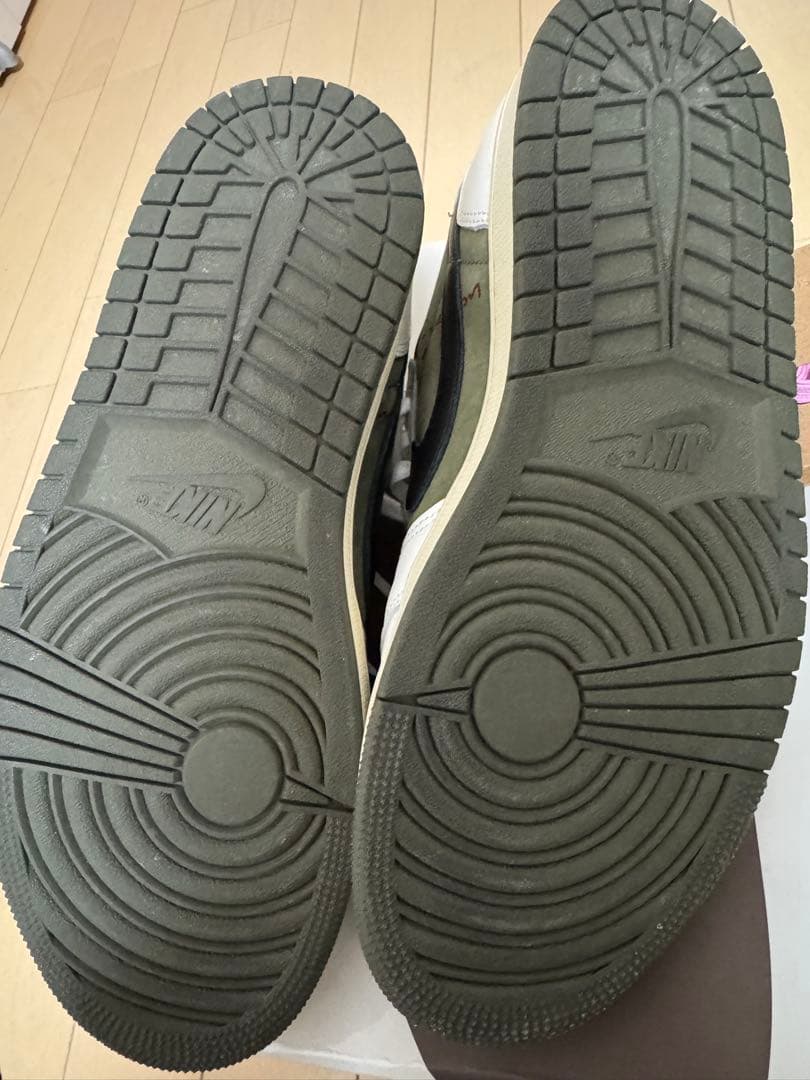 Travis Scott × Air Jordan1 Reverse Olive