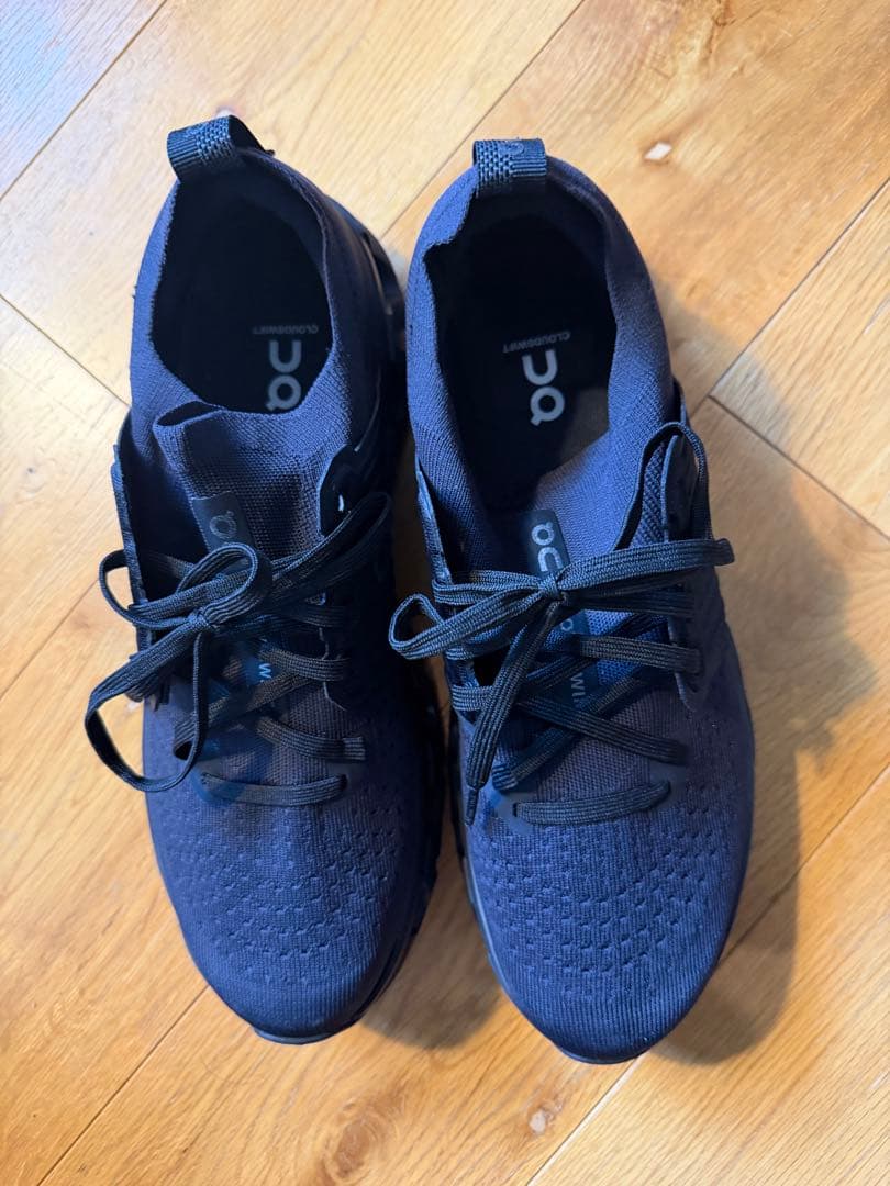 On ブラック Cloudswift 4 スニーカー