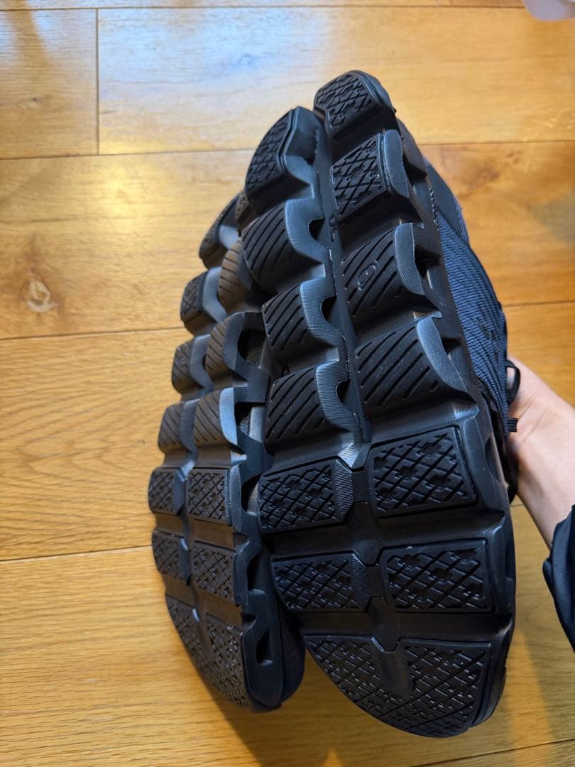 On ブラック Cloudswift 4 スニーカー