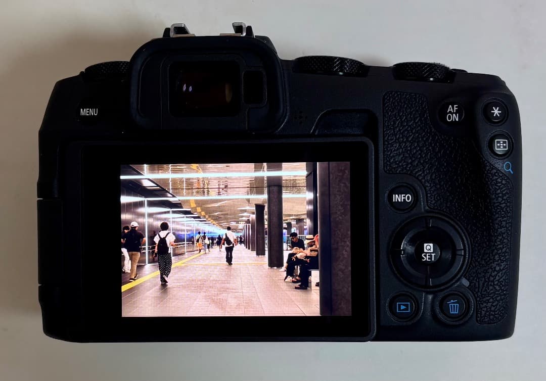 Canon EOS RP ボディ（シャッター約7000回）＋純正バッテリー