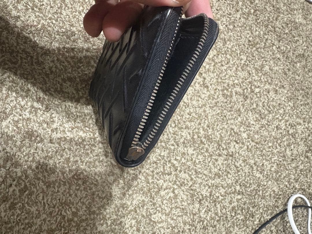 希少✨入手困難　ボッテガヴェネタ　長財布　二つ折り　エンボス加工　黒　レザー