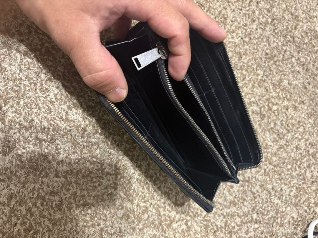 希少✨入手困難　ボッテガヴェネタ　長財布　二つ折り　エンボス加工　黒　レザー