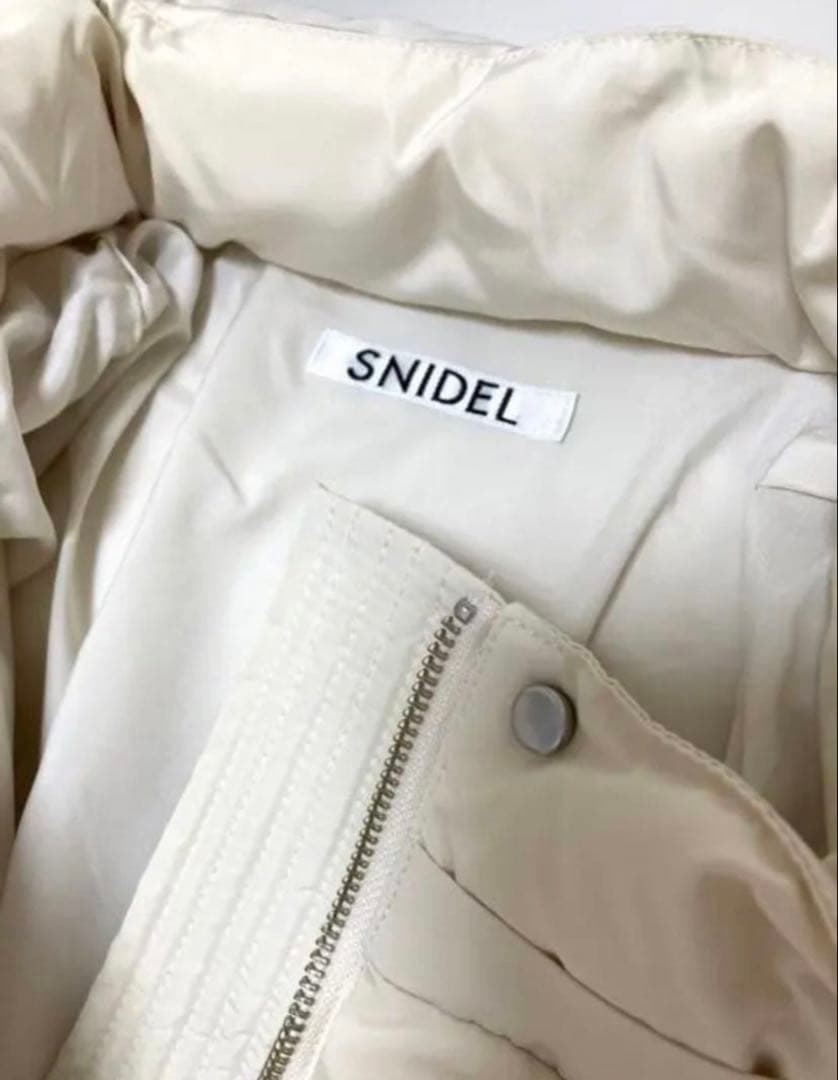 スナイデル　ダウンジャケット白