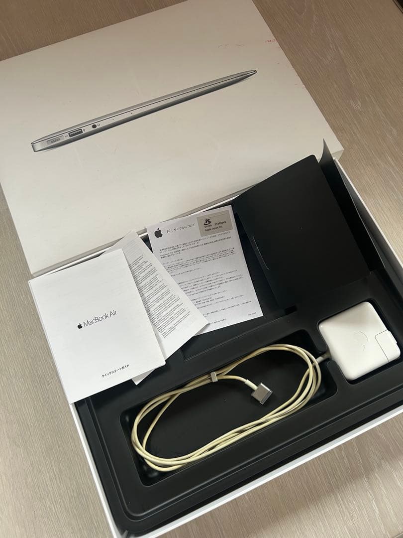 Apple MacBook Air シルバー 2012 13inch 256gb