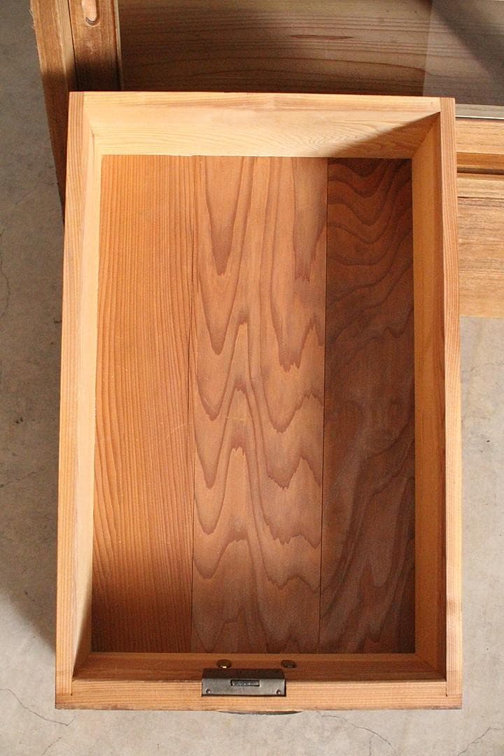 味のある古いガラス戸棚×木製小引き出し3杯　食器棚　収納　古家具　古民家