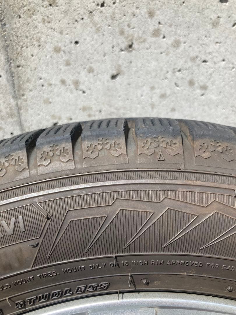 スタッドレスタイヤ　GOOD YEAR 205／60R16 92Q 16インチ