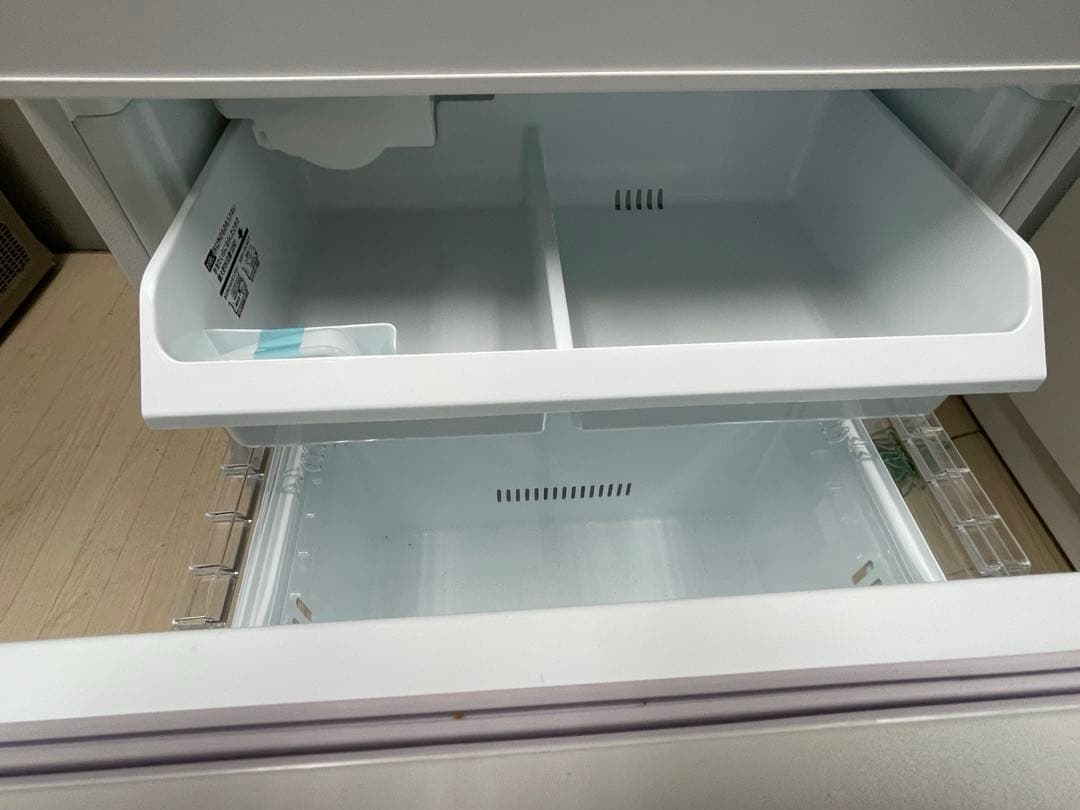 東芝　冷蔵庫GR-U33SC 2023年製