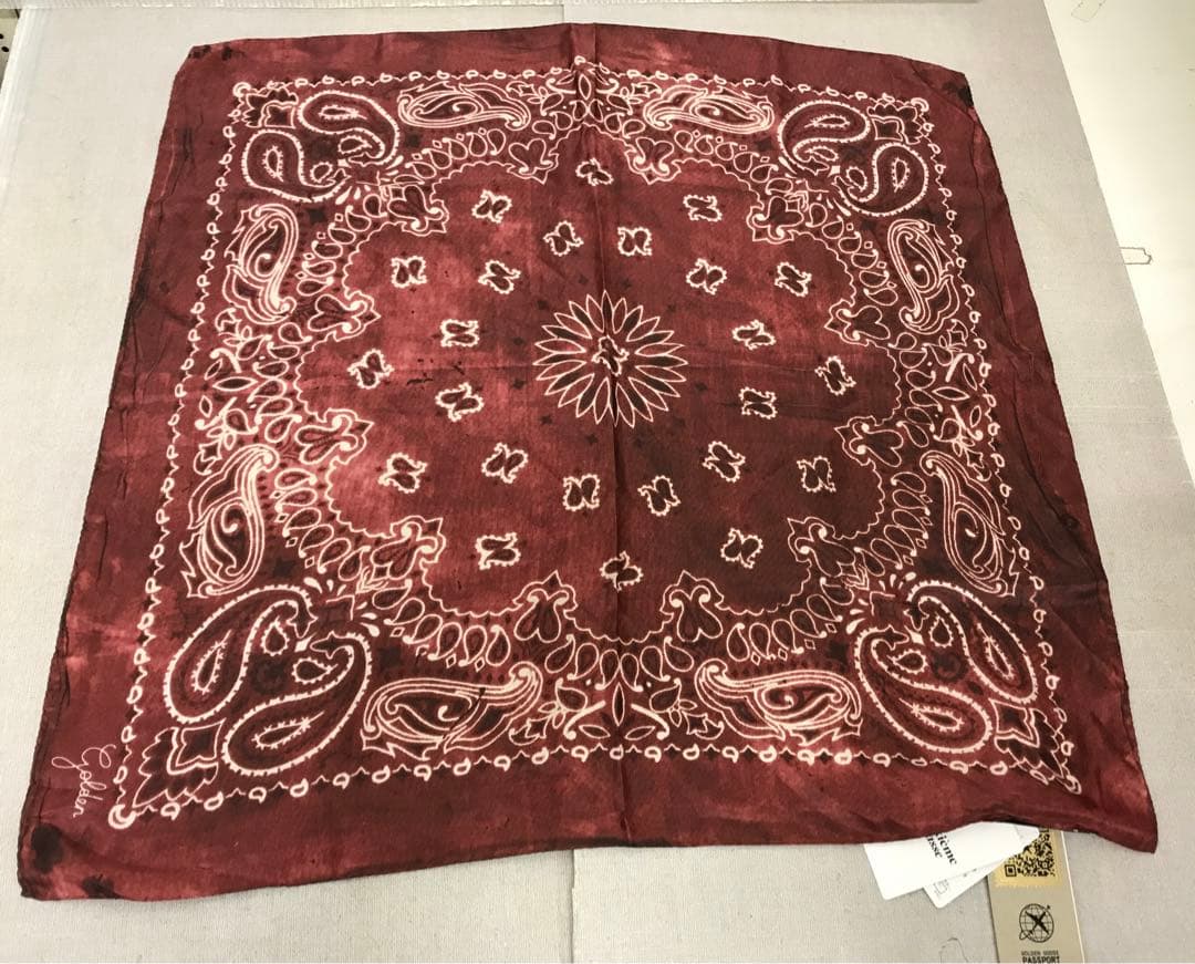 未使用品　GOLDEN  シルク100%スカーフ　K931