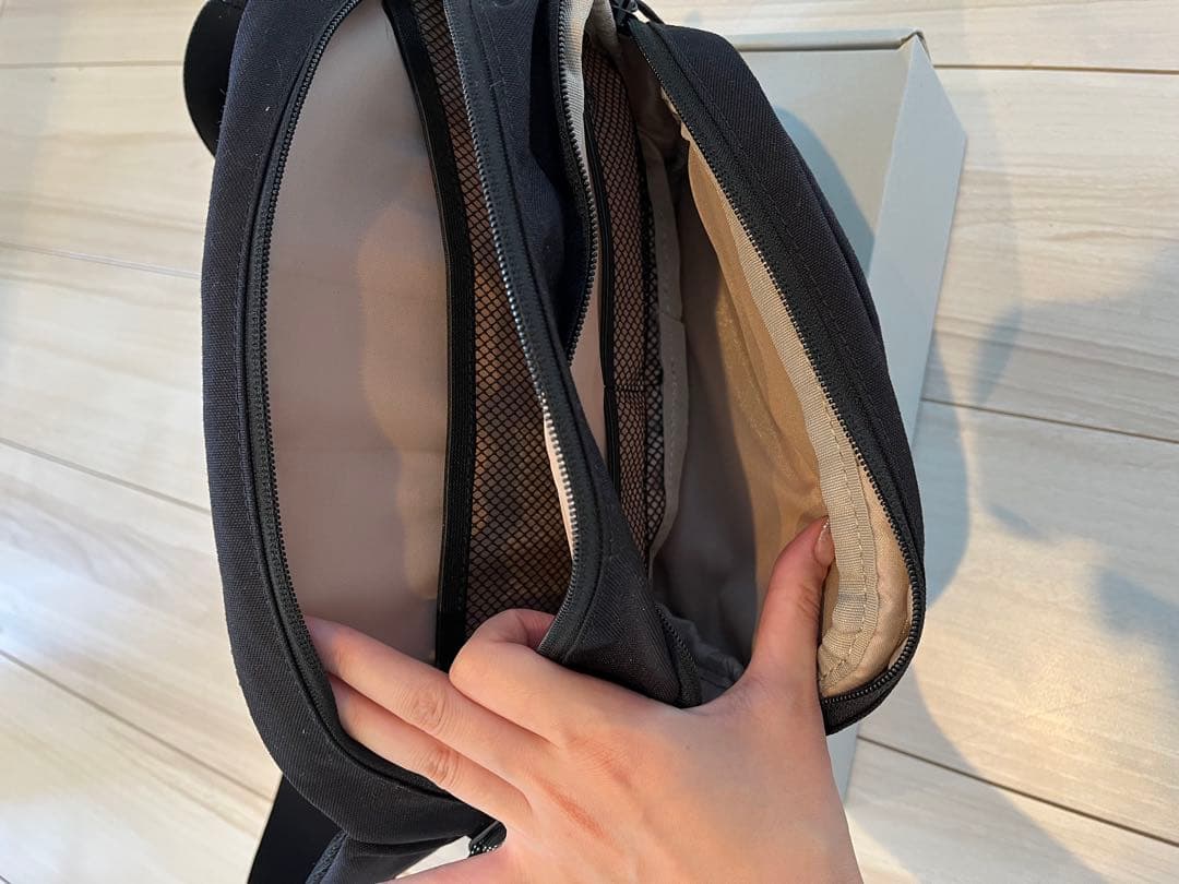 Hugoo ブラック×ミルクティーベージュ　2025最新　ヒップシート 収納袋付