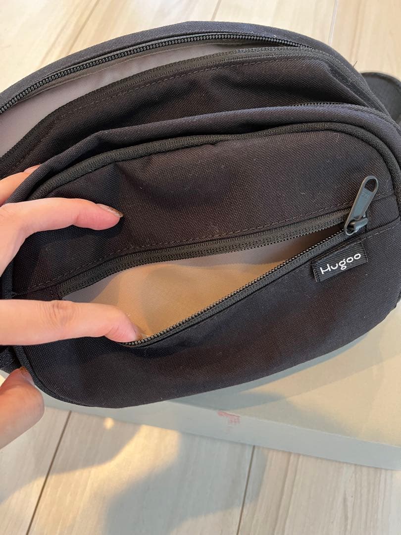 Hugoo ブラック×ミルクティーベージュ　2025最新　ヒップシート 収納袋付
