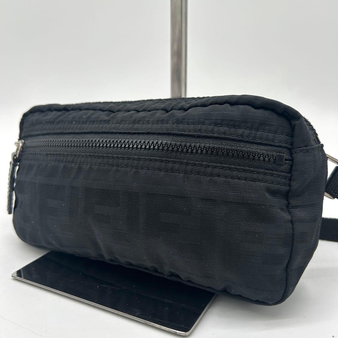 【美品】フェンディ ズッカ ボディバッグ ウエストポーチ ズッカ ナイロン 黒