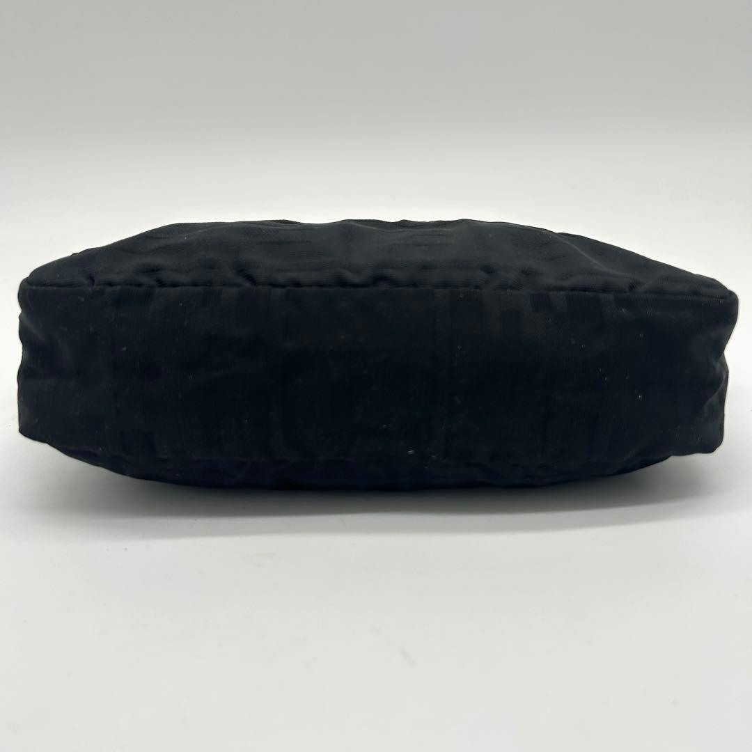 【美品】フェンディ ズッカ ボディバッグ ウエストポーチ ズッカ ナイロン 黒