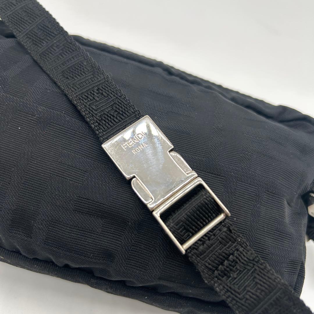【美品】フェンディ ズッカ ボディバッグ ウエストポーチ ズッカ ナイロン 黒