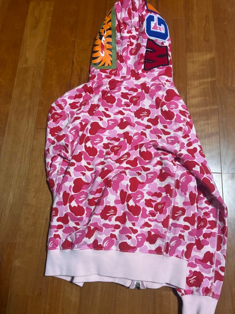 BAPE ピンク迷彩サメパーカー