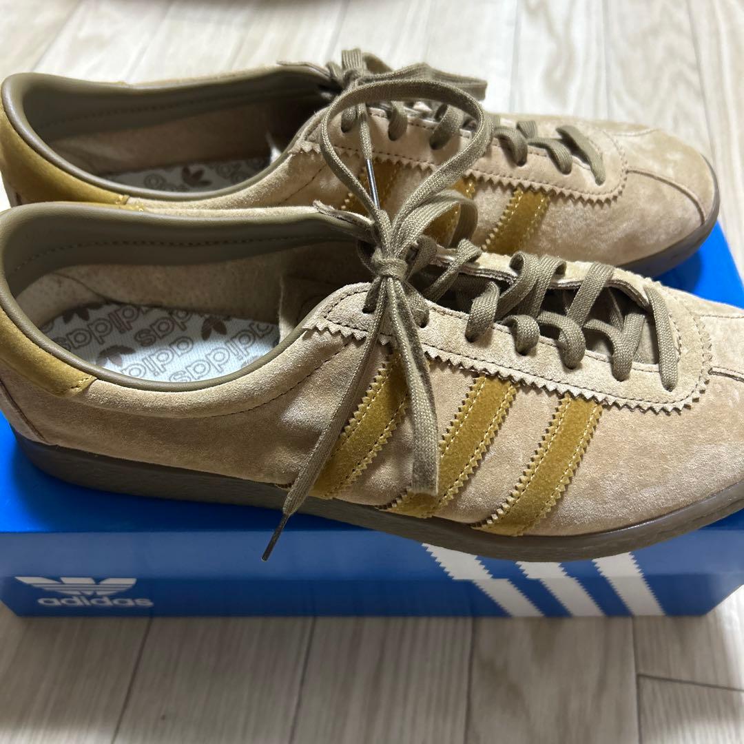 靴 adidas tobacco