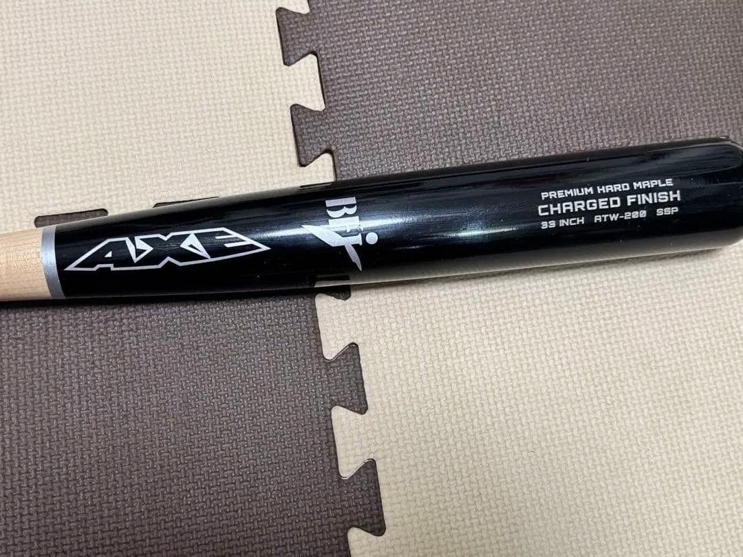 AXEバット　硬式木製バット　84センチ