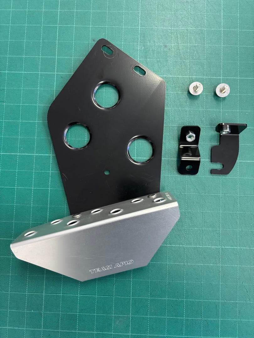 APIO製 MT車用フットレスト