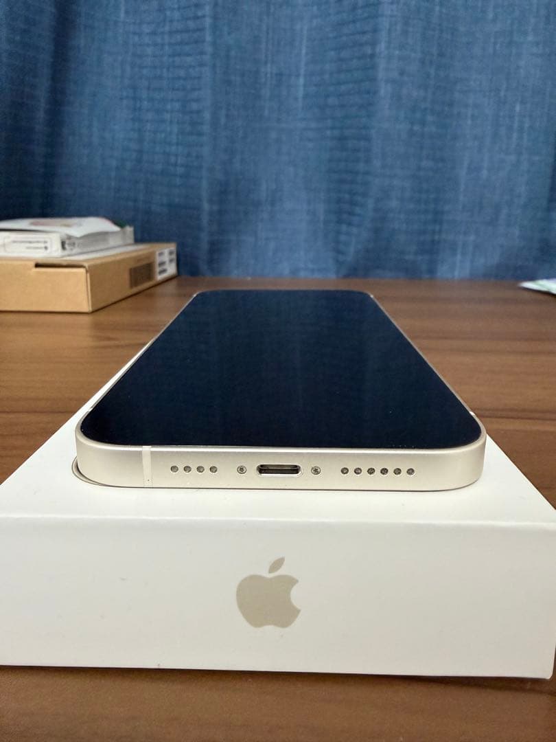 Apple iPhone 14 Plusのホワイトモデル