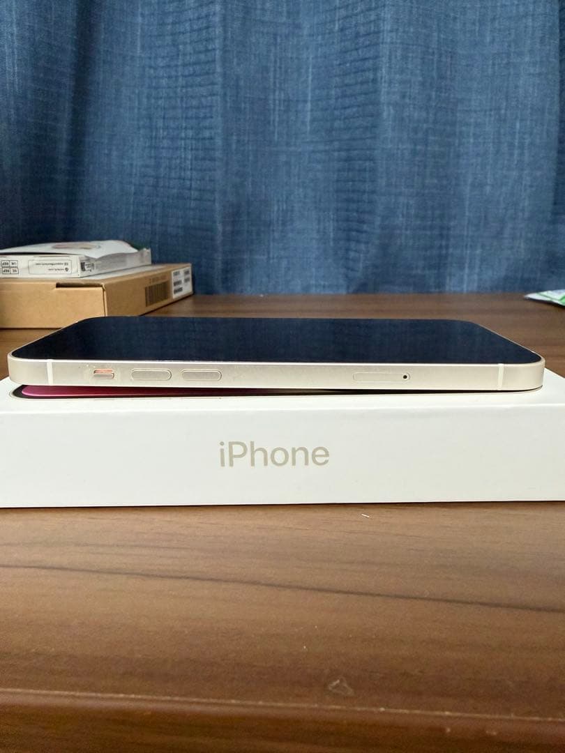 Apple iPhone 14 Plusのホワイトモデル