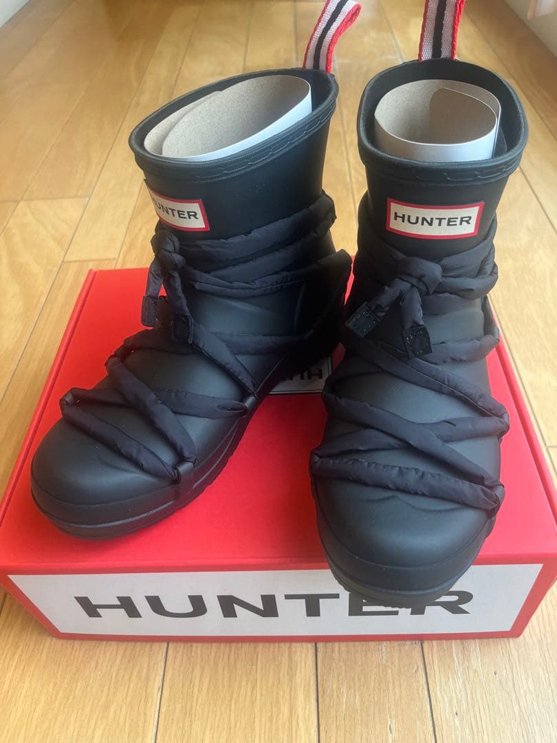 HUNTER ハンター　プレイ ショート ギア オン パフ ストラップ ブーツ