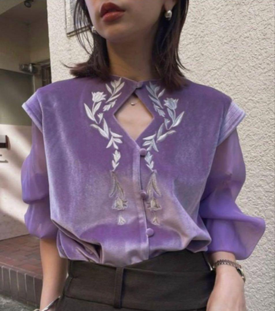 トップス AMERI UND VELOUR EMBROIDERY BLOUSE