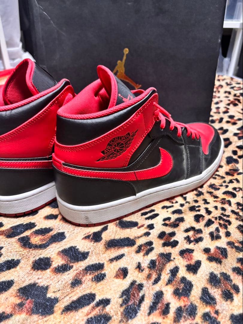 ナイキ　ジョーダン1 ミッド　ブレッド