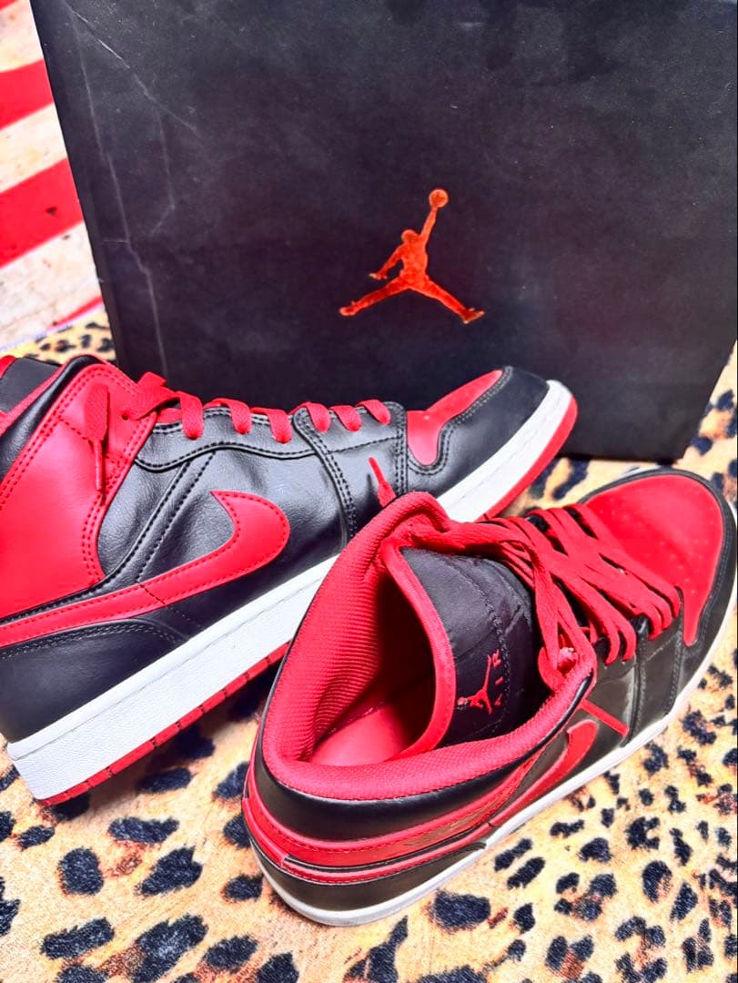 ナイキ　ジョーダン1 ミッド　ブレッド