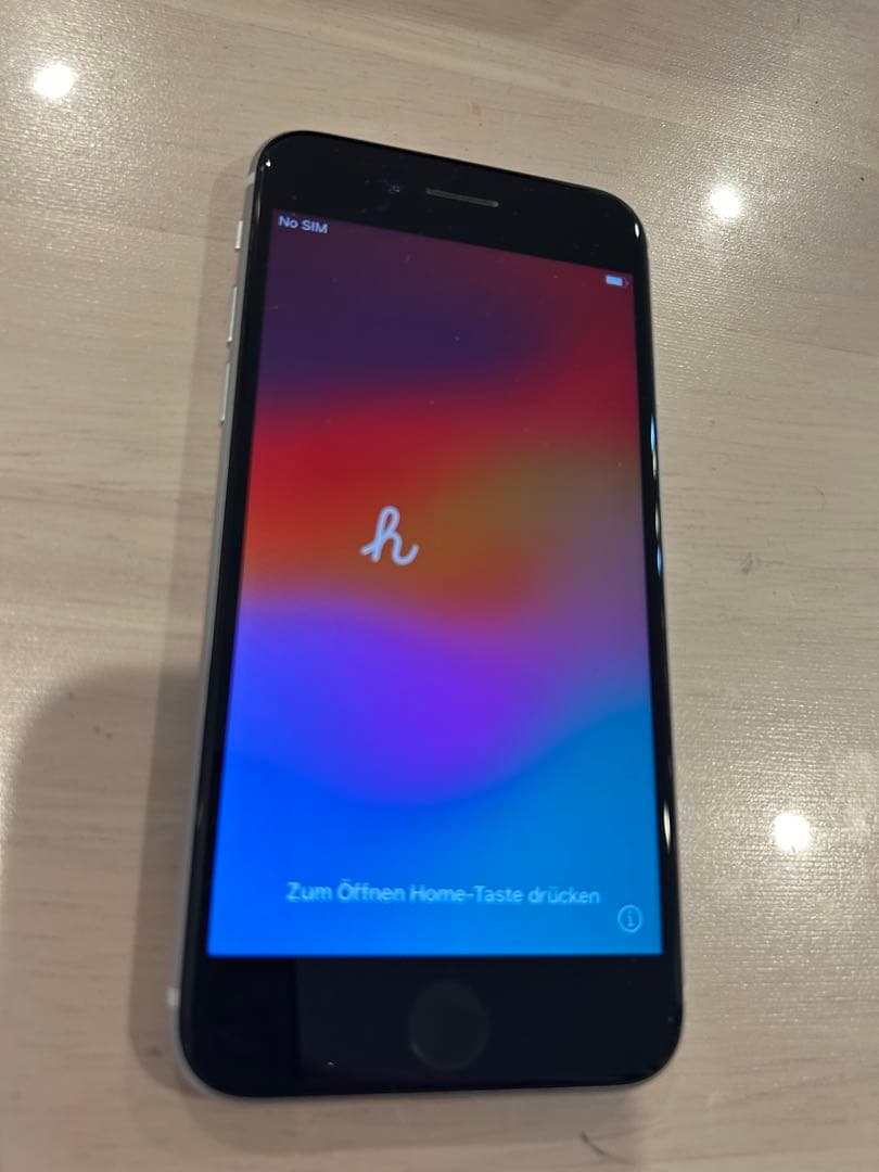 Apple iPhone SE 第二世代　 ホワイト 本体 iFaceケース付き